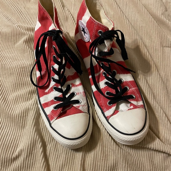 Converse - Picture 1 of 7